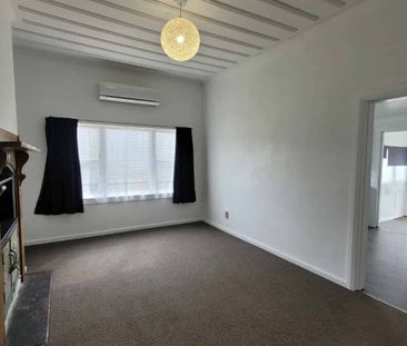 Lovely large family home - Photo 2