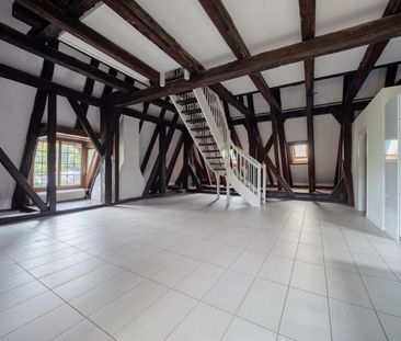 Charming 2.5 Zimmer-Loft im Schloss Sensebrück zu vermieten - Photo 1