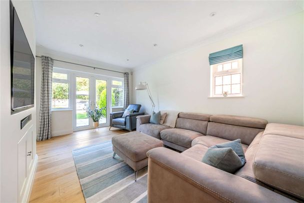 A well proportioned family home in a desirable Sevenoaks location - Photo 1