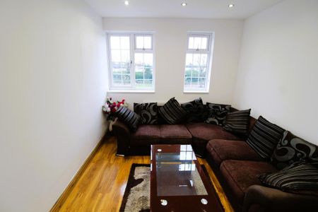 3 bedroom flat to rent - Photo 2