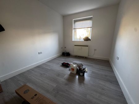 4 Bed Flat, Lake View, SO16 - Photo 4