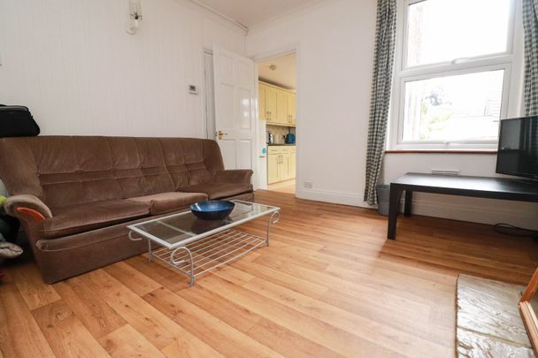 4 bedroom terraced house to rent - Photo 1