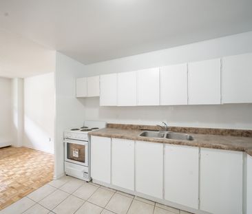 For Lease - 5 Glamorgan Avenue Unit# 811, Toronto, Ontario - Photo 6