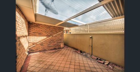 Conveniently located with ample entertaining areas！ - Photo 2