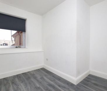 4 bedroom terraced house to rent - Photo 3