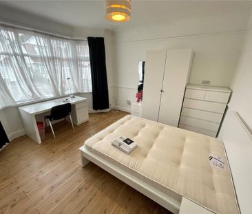 6 bedroom detached house to rent - Photo 3