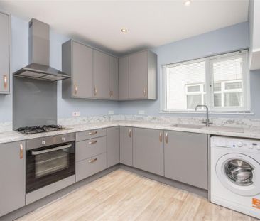 3 bed House - Semi-Detached To Let - Photo 5