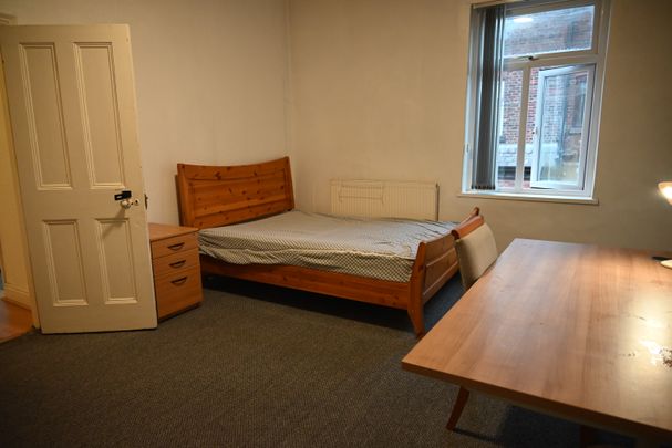 4 bedroom house to rent Harley Avenue, M14 - Photo 1