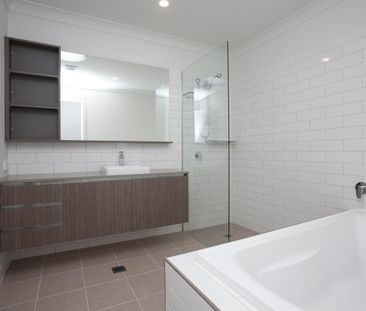 Spacious 4 Bedroom Home in Shell Cove - Photo 4