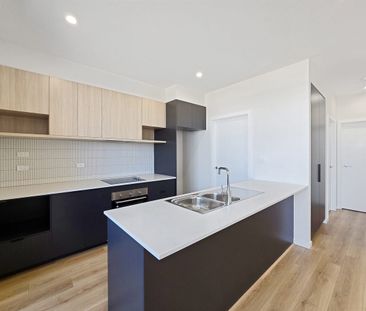 Stylish & Low-Maintenance Townhouse - Photo 5