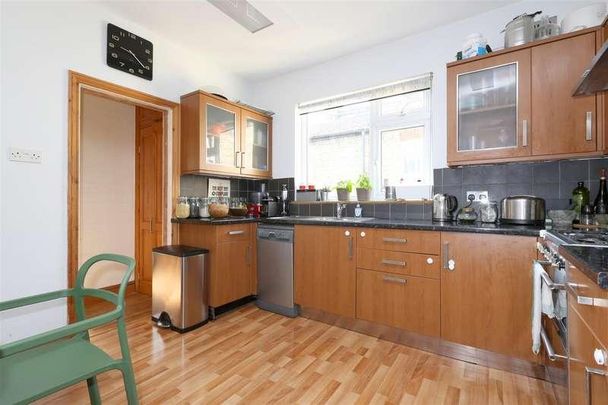 St Johns Road, N15 - Photo 1