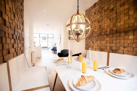 Five storey, Three Bedroom, Modern Townhouse in the heart of Manchester City Centre with a Roof Terrace - Photo 4