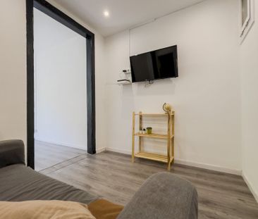 Very bright double room in Barcelona - Photo 3