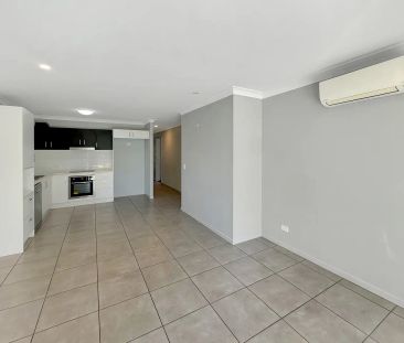 “Stylish and Spacious Family Duplex in Brentwood Forest Estate, Bel... - Photo 1