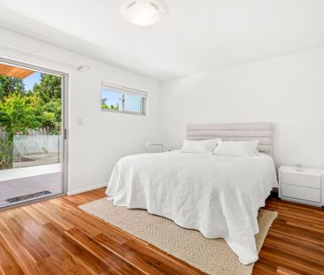 Quality townhouse capturing water and city views - Photo 4