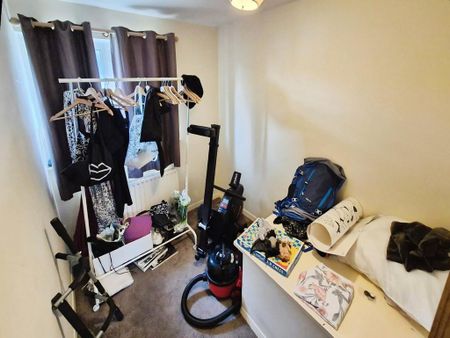 3 bedroom end of terrace house to rent - Photo 3