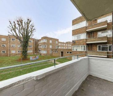 3 bedroom flat to rent - Photo 6