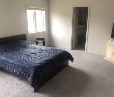 For Lease - 2372 Equestrian Crescent, Oshawa, Ontario - Photo 4