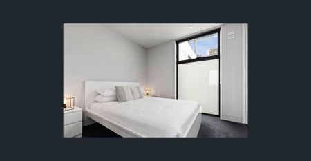 IMPRESSIVE INDUSTRIAL APARTMENT DIRECTLY OPPOSITE ALBERT PARK LAKE! + Furnished - Photo 4