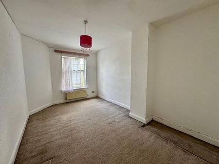 4 bedroom flat to rent - Photo 3