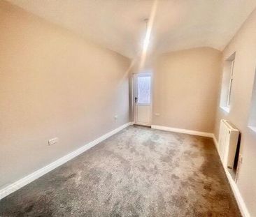 Flat 2, 47 South Parade, Belfast, BT7 2GL - Photo 2