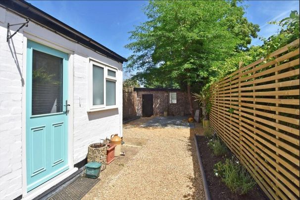 2 bedroom cottage to rent - Photo 1