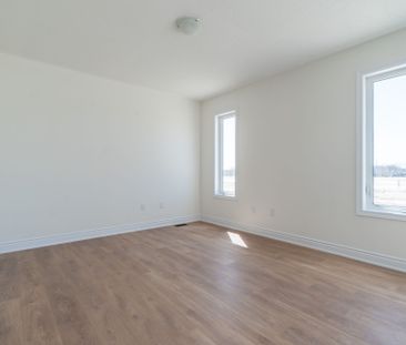 For Lease - 15 Mission Street, Wasaga Beach, Ontario - Photo 3