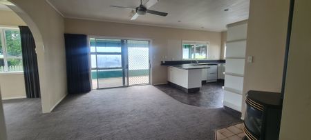 Spacious Rural Retreat for Rent - Photo 5