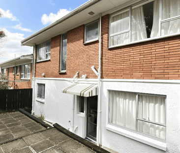 Spacious 4-Bed Townhouse - Walk to Highbury Mall - Photo 1