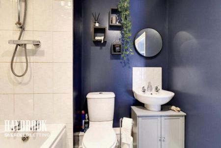 2 bedroom flat to rent - Photo 2