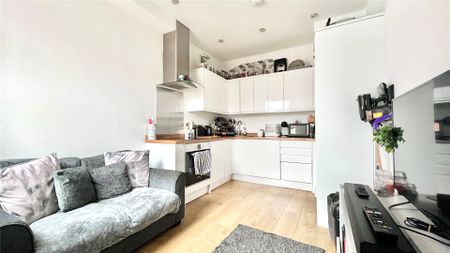 1 bedroom Flat in London Road, Reading - Photo 3