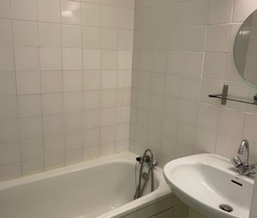 A LOUER STUDIO 20M2 très bon état - PROCHE ISEN ET FACS - Photo 2