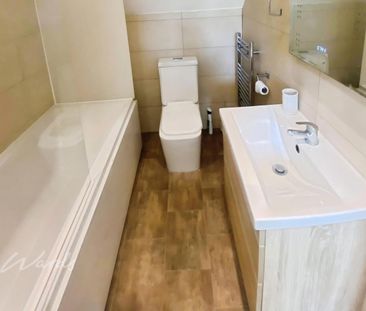 3 bedroom apartment to rent - Photo 4