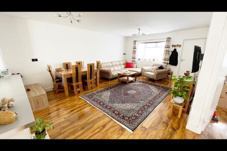 2 Bed Bungalow, The Vale, N10 - Photo 2