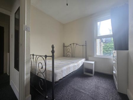 Price £1,850 pcm - Available Now - Part Furnished - Photo 2