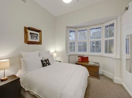 21 Normanby Road, Caulfield North VIC 3161 - House For Rent | Domain - Photo 2
