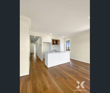 Immaculate 4 Bedroom Family Home in Rockbank - Photo 5