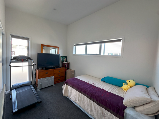 Chic 2BR Townhouse in Lower Hutt - Photo 1