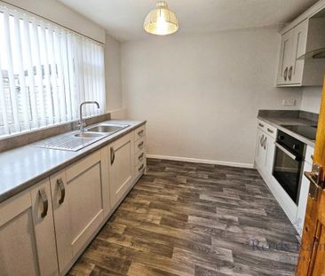 3 bedroom end of terrace house to rent - Photo 4