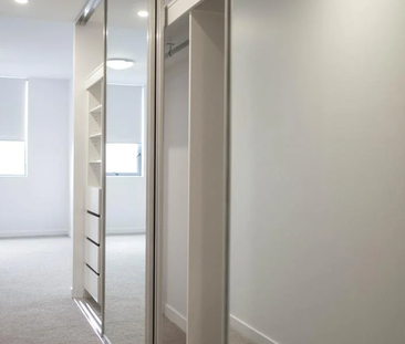 Modern 2-Bed +1 Study Apartment with Double Garage in the Heart of ... - Photo 6