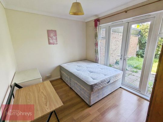 6 bedroom terraced house to rent - Photo 1