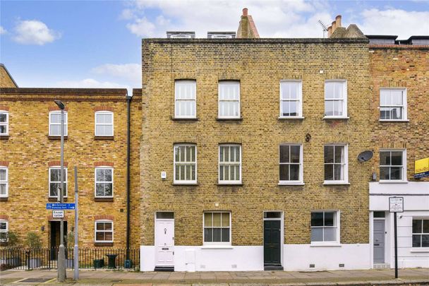 A stylish 4 bedroom family home close to Battersea Square - Photo 1