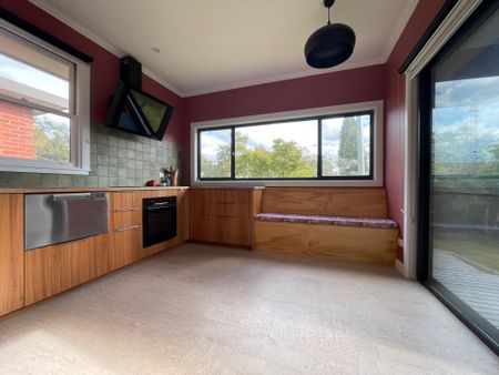 LOVELY 3 BEDROOM HOME - Photo 4