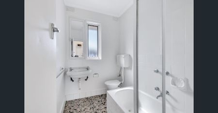 Light-Filled Apartment in Leafy Elsternwick/Ripponlea Locale! - Photo 5