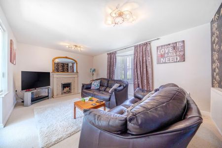 4 bedroom detached house to rent - Photo 3