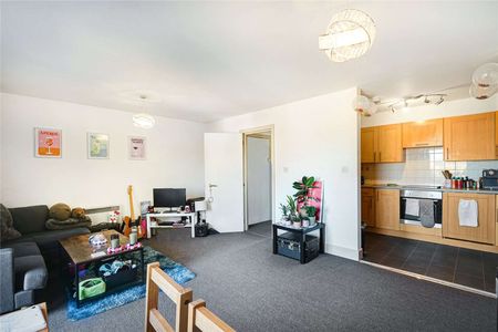 Lavender Hill, London, SW11 5RW - Photo 2