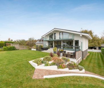 A-Rated Energy Efficient House set on the banks of the River Thames. - Photo 6