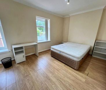 4 bedroom terraced house to rent - Photo 5