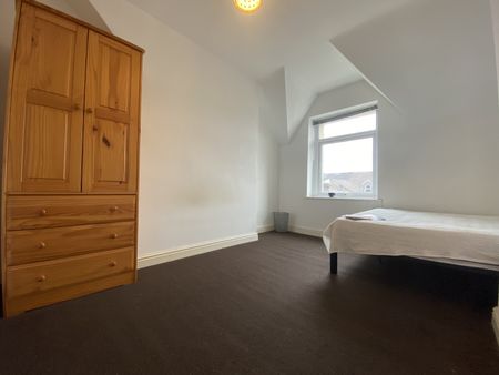 Llanbleddian Gardens, Cathays - Photo 3