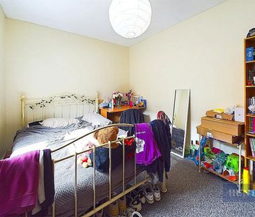 5 bedroom House To Let - Photo 4